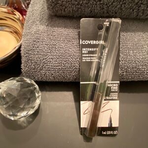 1051 Covergirl Intensify Me Liquid Eyeliner Microfine Pen  #305 Smoked Amber